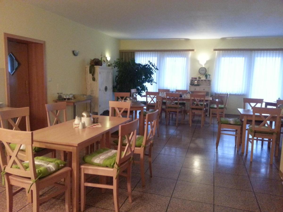 Hotel Zur Linde à Ostrau  Extérieur photo